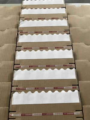 Máy dán hộp carton có dấu chân nhỏ 380V AC 1300mm × 1050mm Dễ dàng vận hành