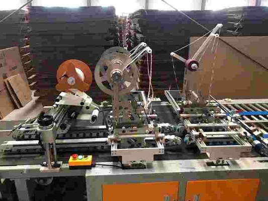 Máy dán hộp tự động màu cam Hộp sóng 100m / phút Bảo hành một năm